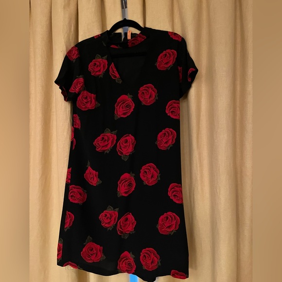 Black A-line dress with red roses. - Picture 2 of 3